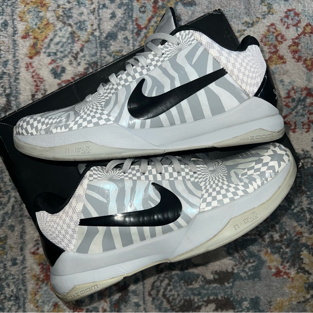 Nike Kobe Protro V Zebra PE Demar DeRozan Size 10.5 Mens
